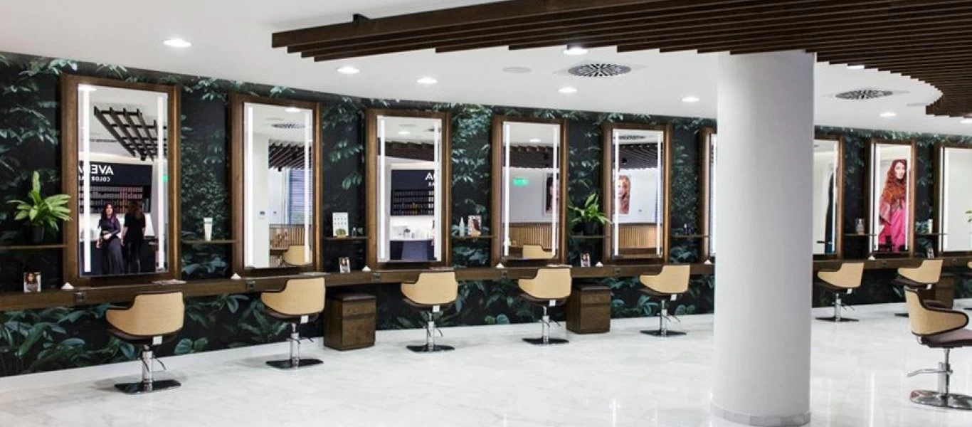 Κομμωτήρια-υπηρεσίες μανικιούρ: Τι ισχύει με τη μετακίνηση εκτός δήμων από Δευτέρα